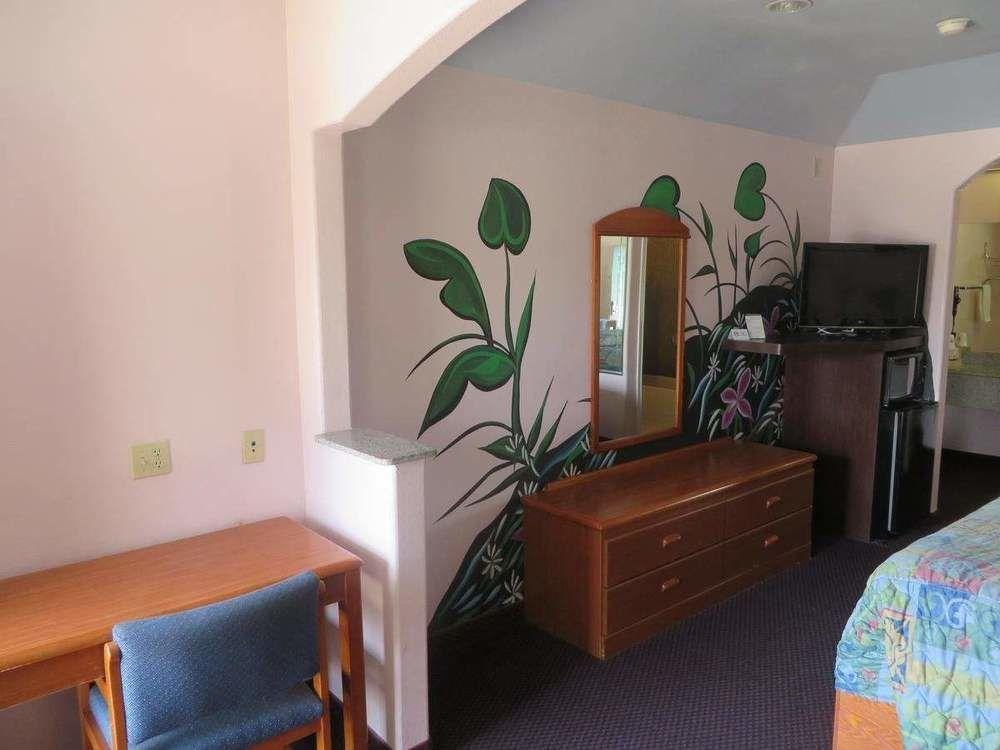 Travelers Inn And Suites Liberty Exteriör bild
