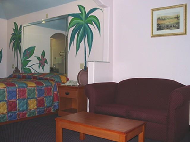 Travelers Inn And Suites Liberty Rum bild